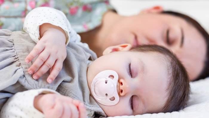 Kako uspavati bebu bez plača