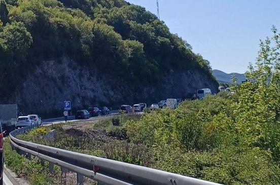 Zaustavljen saobraćaj na putu Budva -Cetinje - Avaz