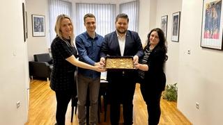 Ambasada Slovačke čestitala Ramazanski bajram uz baklavu koju su sami napravili