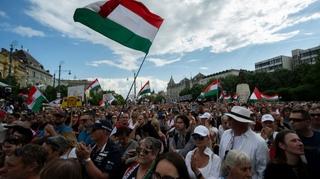 Foto / Orbanov protivnik okupio 10.000 ljudi: Održan veliki protest protiv mađarskog premijera