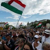 Foto / Orbanov protivnik okupio 10.000 ljudi: Održan veliki protest protiv mađarskog premijera