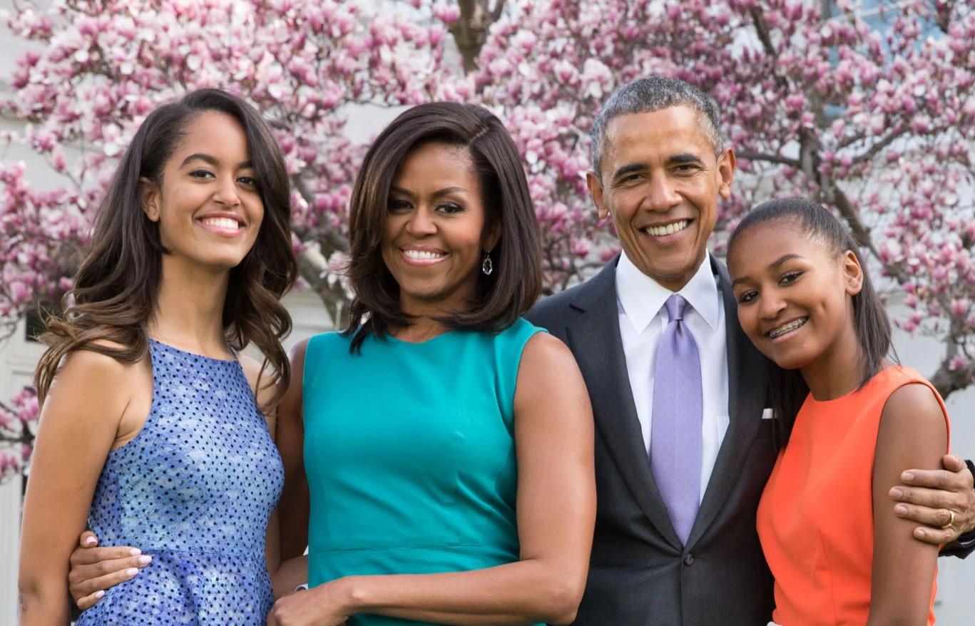 Mišel Obama sa Barakom i dvije kćerke - Avaz