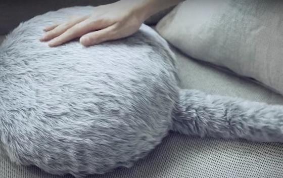 Japanci napravili jastuk koji imitira ljubimca kada ga mazite