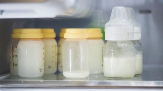 Majčino mlijeko može se čuvati u frižideru
