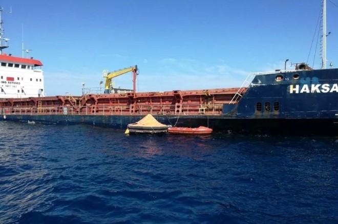Zaustavljeno prodiranje vode u turski brod kod otoka Jabuke, posada spašena