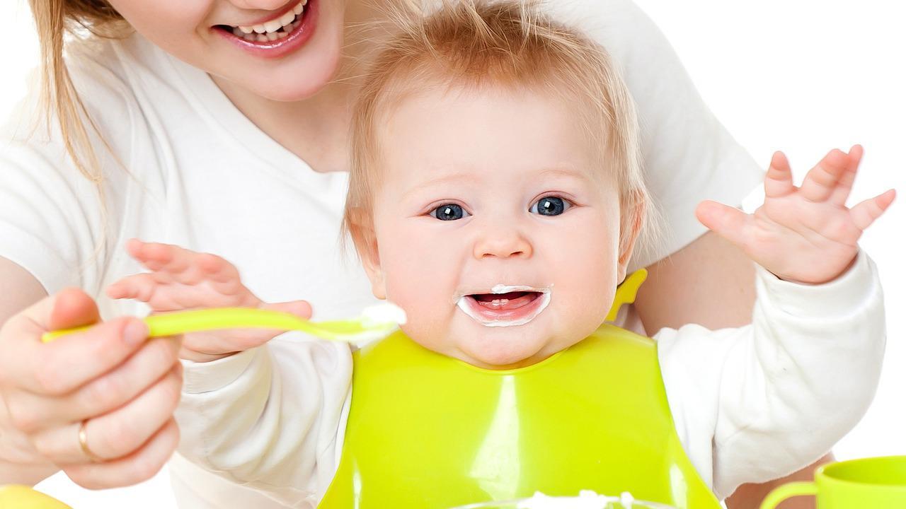 Prva hrana za bebu: Kako birati i kombinirati namirnice