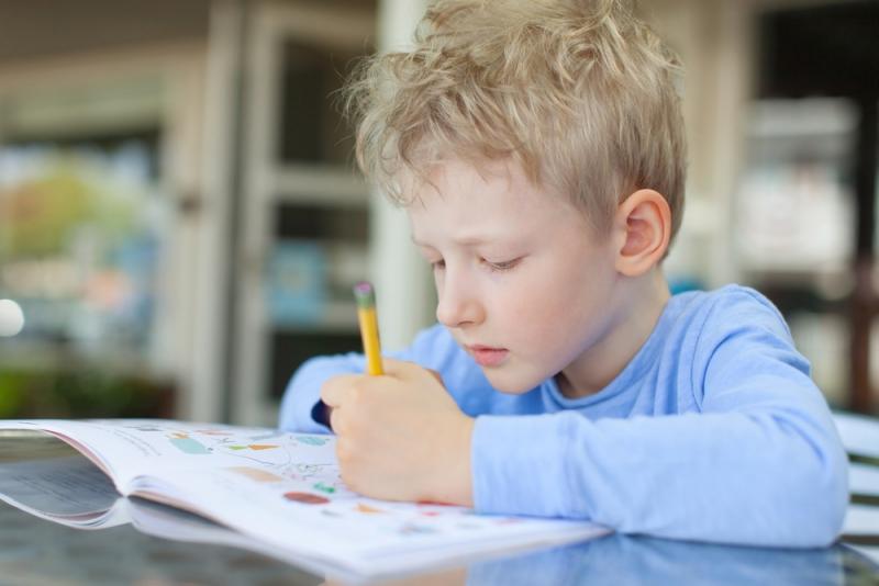 Preporuke stručnjaka: Ljevoruku djecu treba ranije učiti da pišu