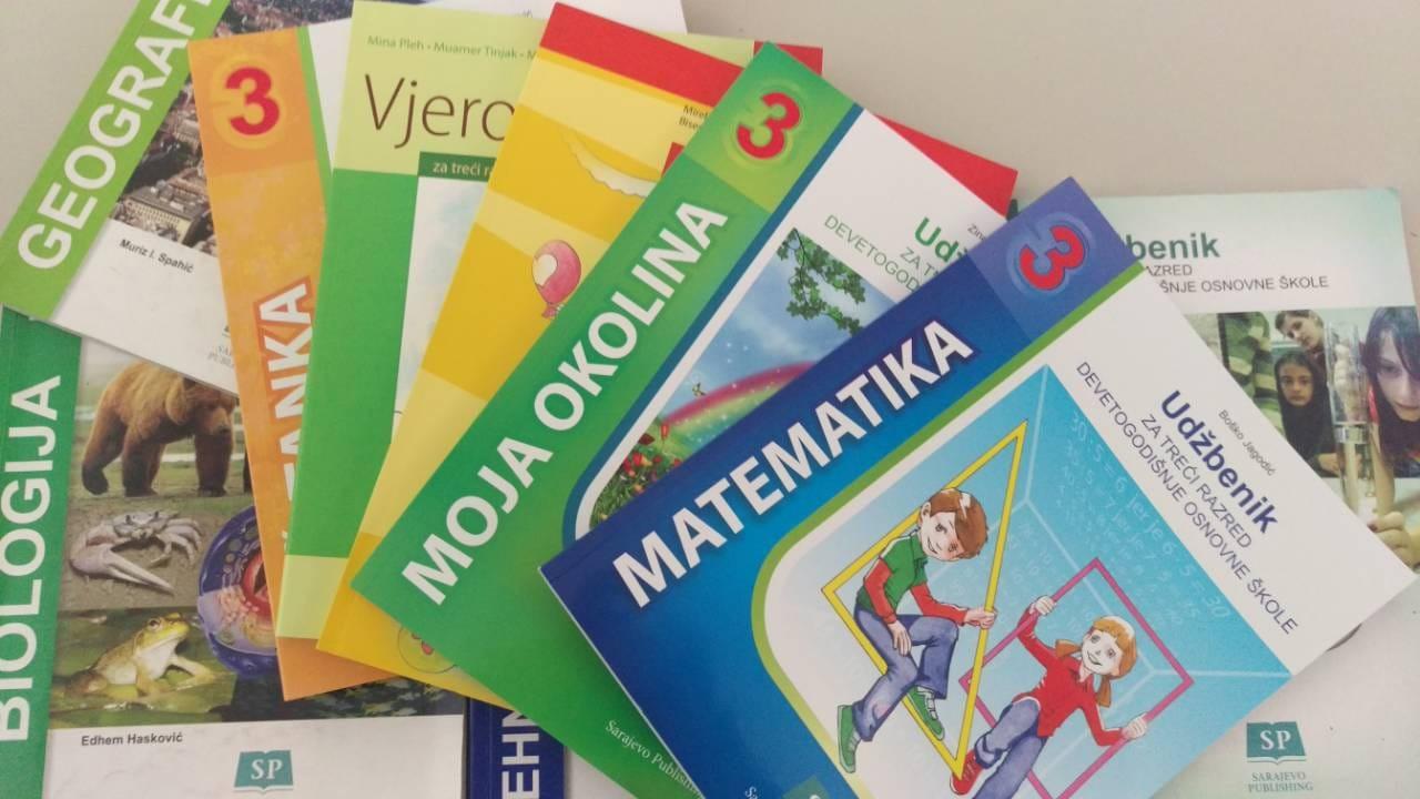 Mladen Mišurić Ramljak osigurao potrebne knjige za romsku djecu