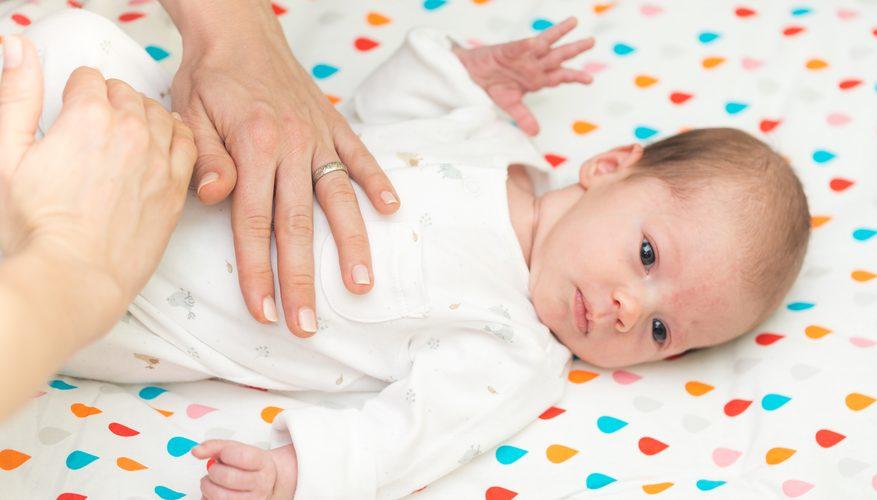 Grčevi kod beba - neugodni, ali nisu opasni