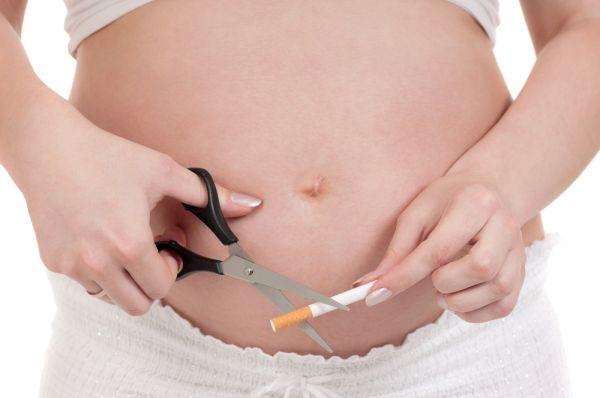 Svaka cigareta povećava rizik od nastanka komplikacija u trudnoći - Avaz