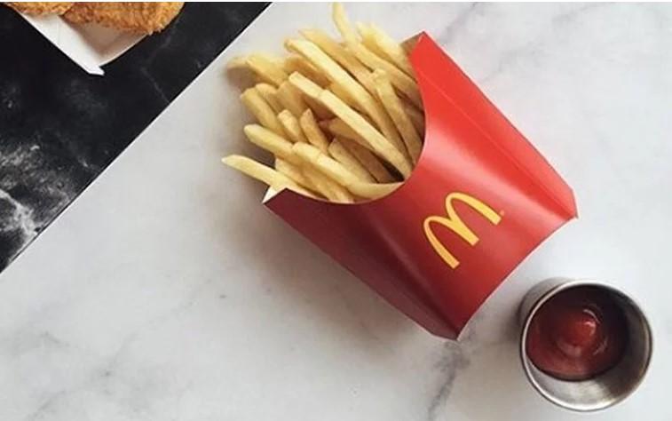 Na Twitter profilu "Today Years Old" pojavila se objava o triku s McDonald'sovom kutijom za pomfrit - Avaz