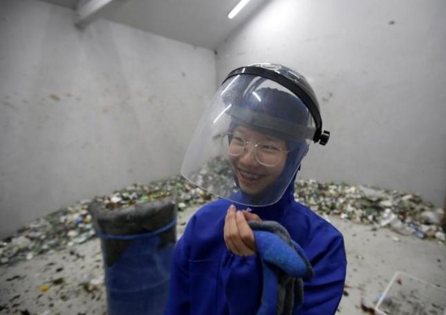 Stanovnici Pekinga negativnu energiju izbacuju u antistres sobi