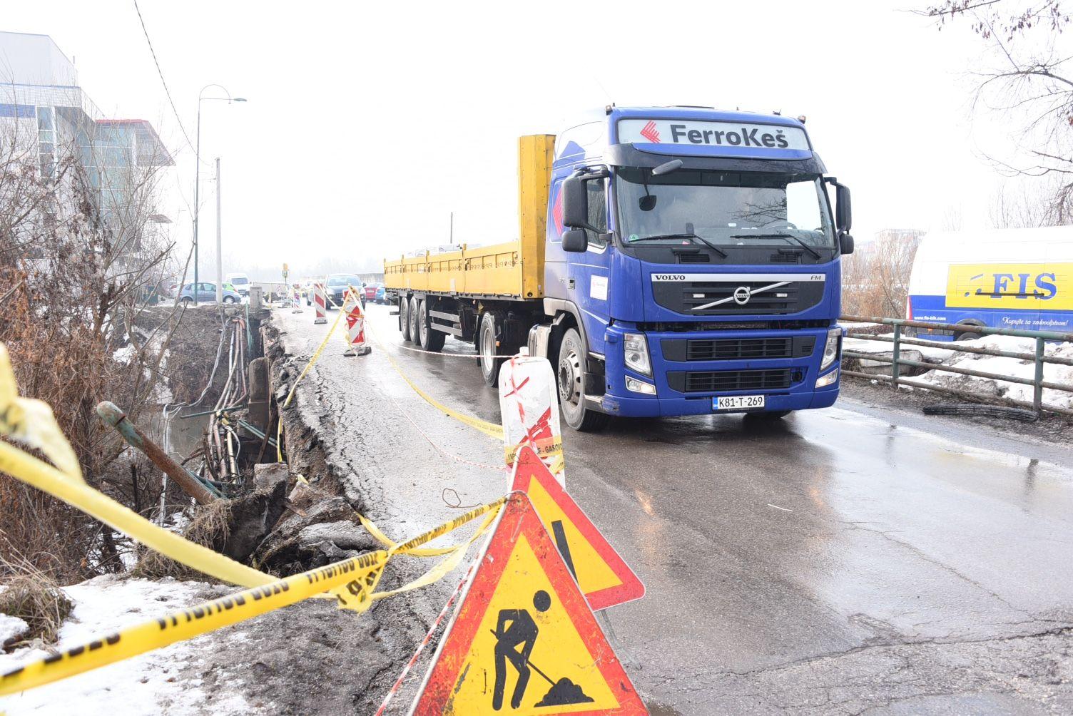 Most još niko ne sanira, a kamioni voze uprkos zabrani