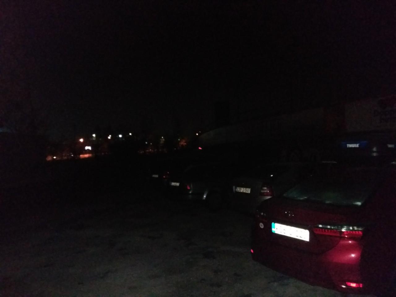 Ulica i parking kod stadiona Koševo u mrklom mraku
