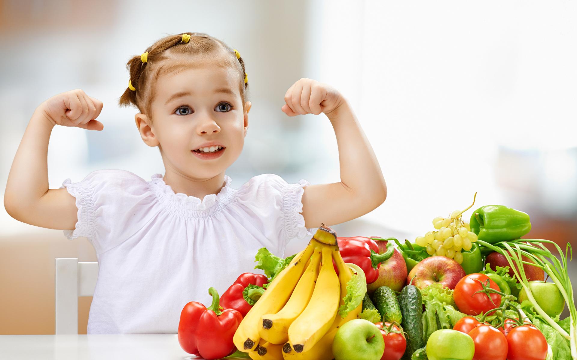 Djetetu dajite voće i povrće različitih boja - Avaz