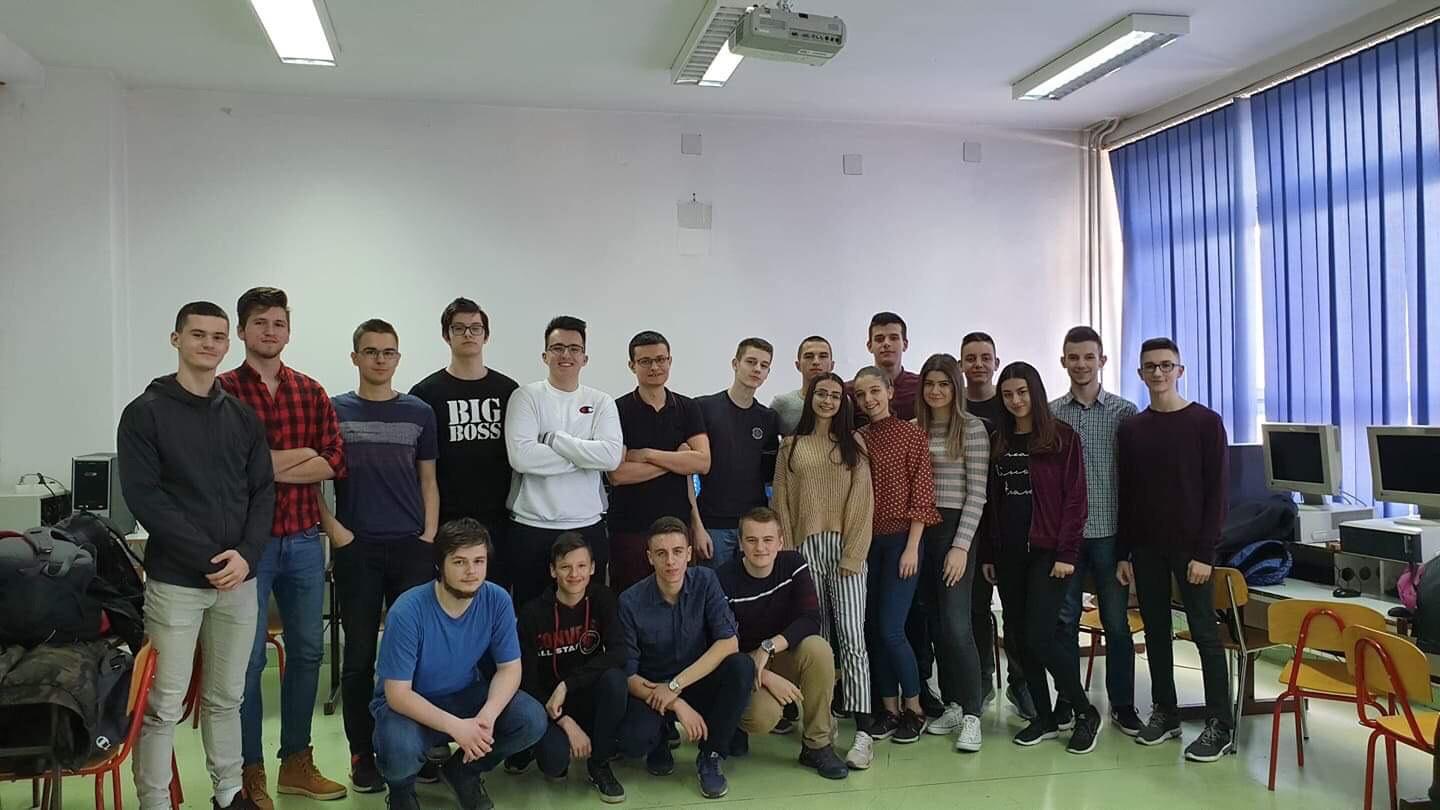 Učenici koji pohađaju novi informaciono-komunikacijski smjer u Gimnaziji - Avaz