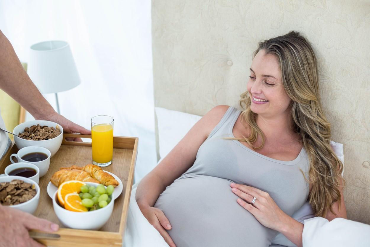 U drugom i trećem trimestru treba unosi 300 kalorija više nego prije trudnoće - Avaz