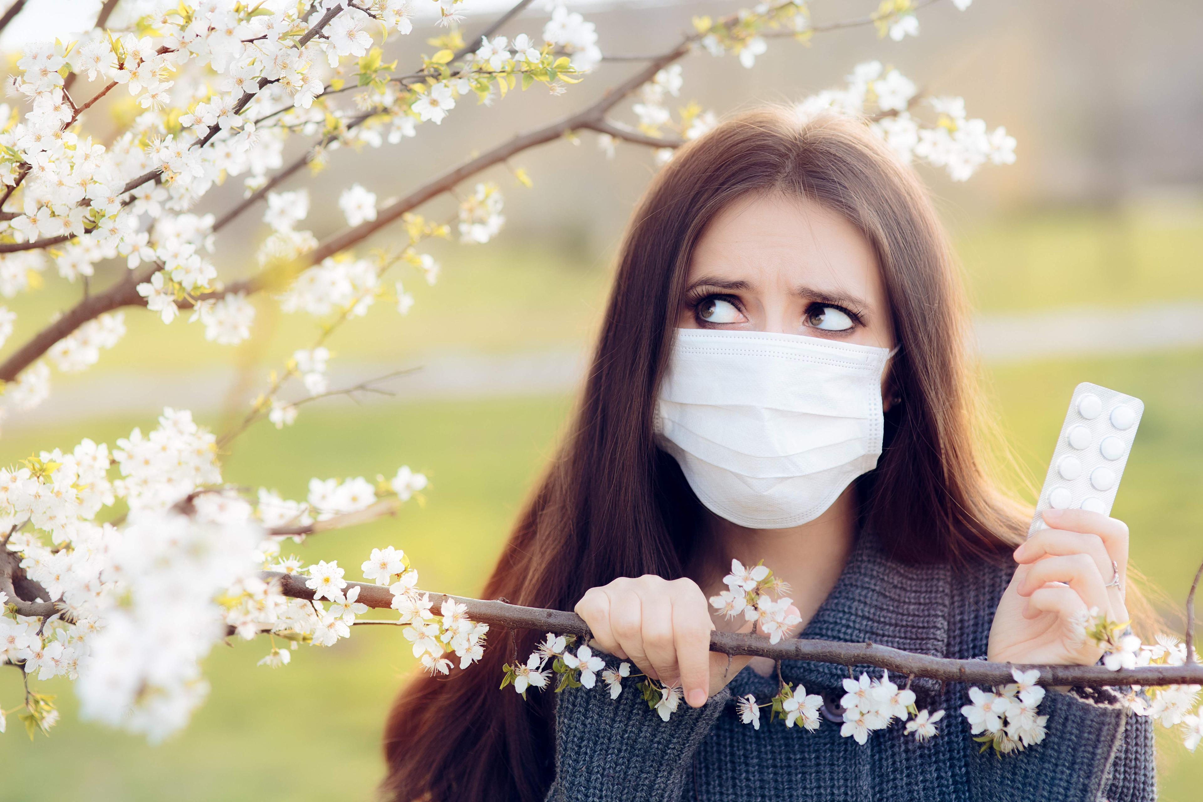 Kada su koncentracije polena u zraku najviše, ako morate izaći vani, obavezno nosite masku - Avaz