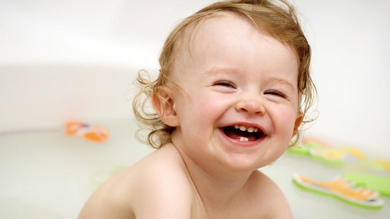 Bebe treniraju upotrebu mišića za osmijeh - Avaz