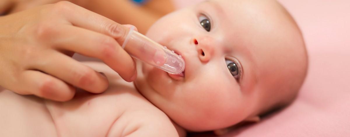 Zašto je važno redovno čistiti bebina usta