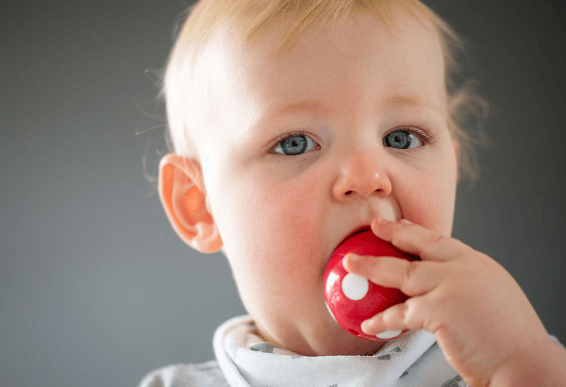 Većina djece igračke stavlja u usta, pa postoji velika opasnost od direktnog trovanja - Avaz