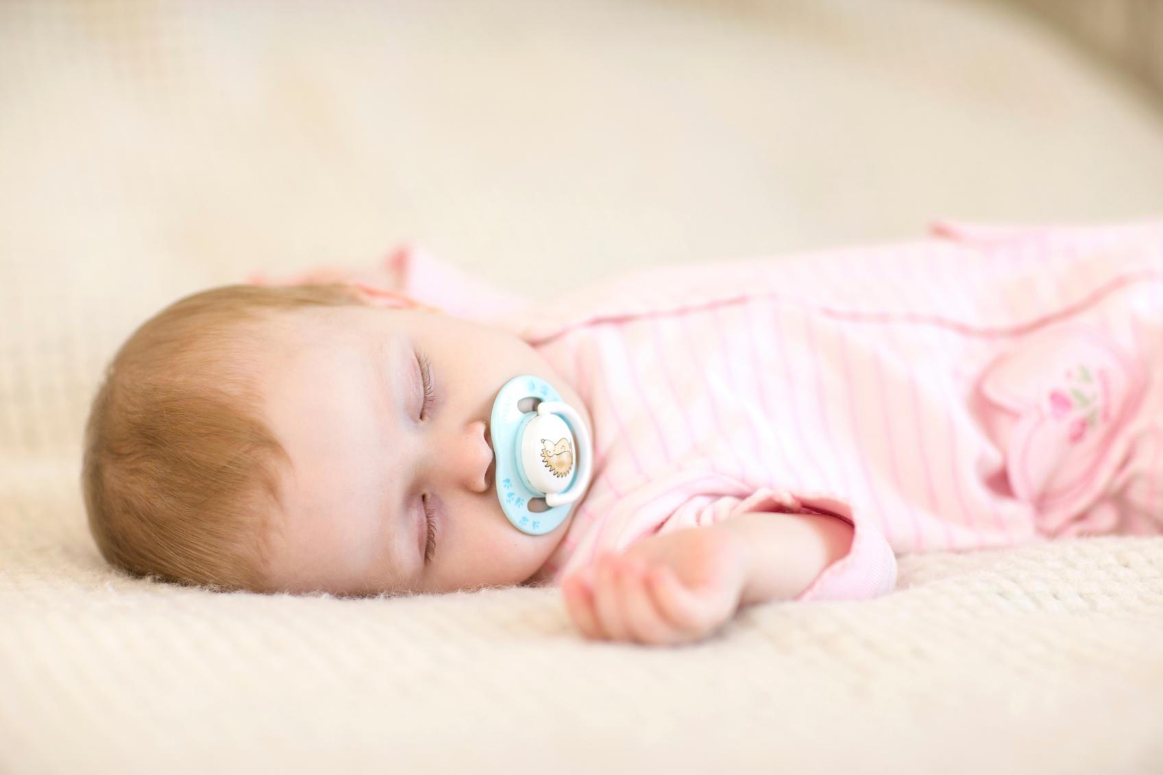 U kojem je položaju najbolje da spava novorođenče