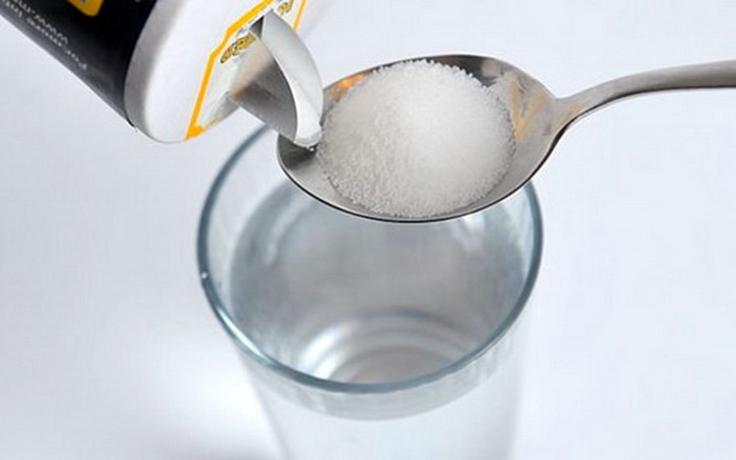 Otopite kašičicu soli u toploj vodi i ispirajte grlo - Avaz