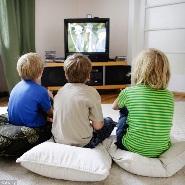 Stalno upaljen televizor štetno utječe na razvoj govora i inteligencije najmlađe djece - Avaz