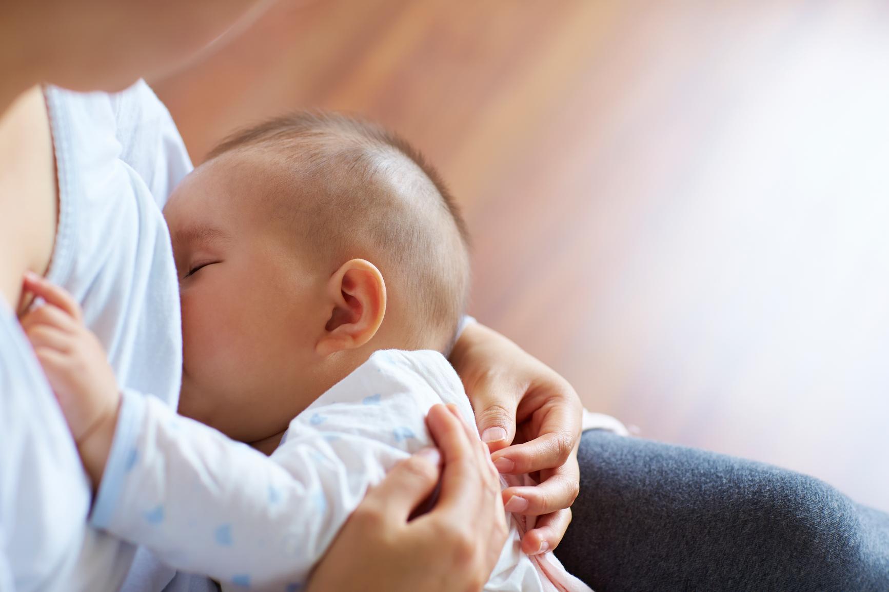 Ishrana bebe majčinim mlijekom u prvih šest mjeseci života pruža brojne pogodnosti - Avaz