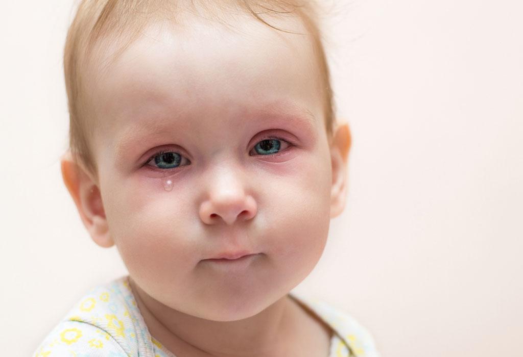 Ako su bebine oči suzne i krmeljave to znači da ima neku infekciju - Avaz