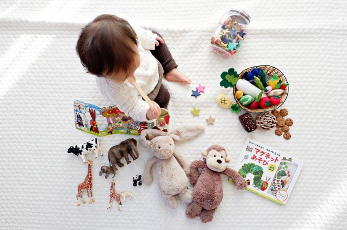 Lopta, lutka, kocke, namijenjeni su djeci svih uzrasta - Avaz