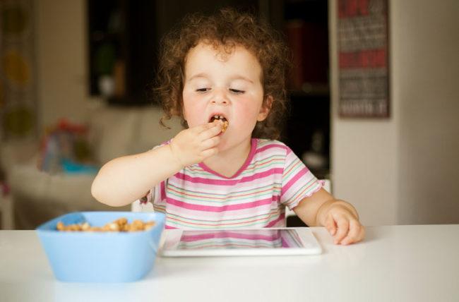Raznovrsna ishrana mora biti postepena i prilagođena bebi - Avaz