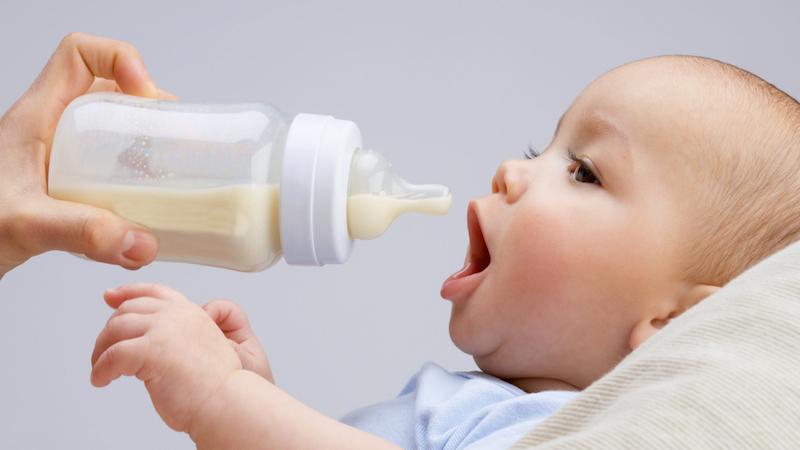 Ograničite djetetu unos mlijeka na 480 do 720 mililitara dnevno - Avaz