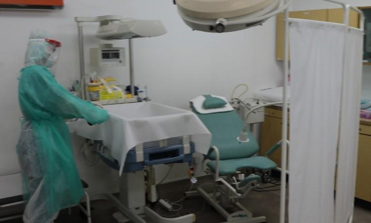 Medicinsko osoblje preglede radi u adekvatnoj zaštitnoj opremi - Avaz