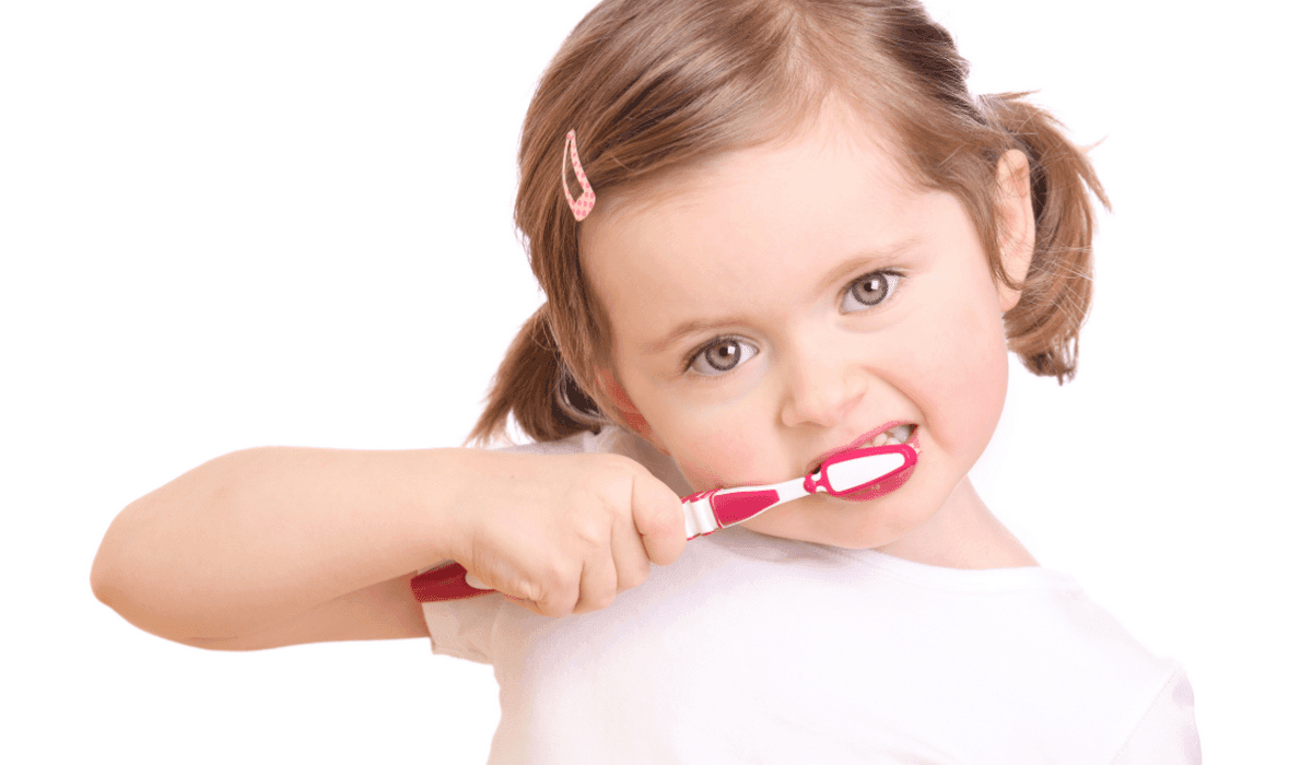 Kako bi zubi bili zdravi, bez karijesa, neophodno je steći naviku njihovog pranja - Avaz