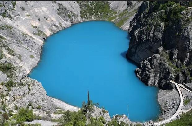 Modro jezero kod Imotskog krije strašnu priču o nastanku