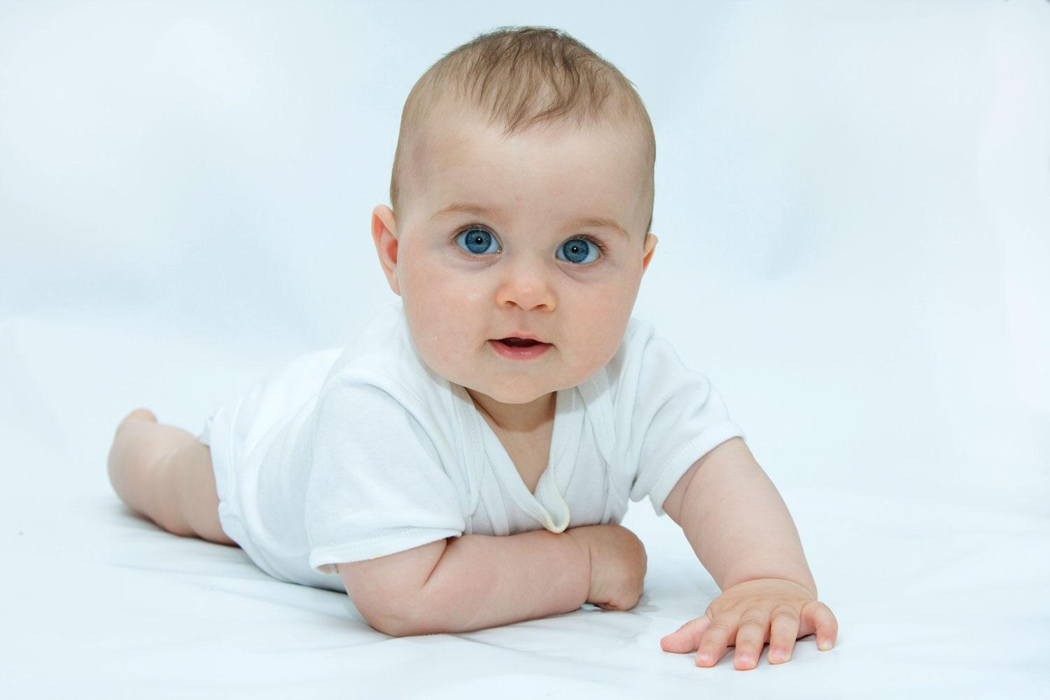 DNK koji vaša beba prima od vas i vašeg partnera određuje hoće li oči biti smeđe, plave, zelene ili druge boje - Avaz