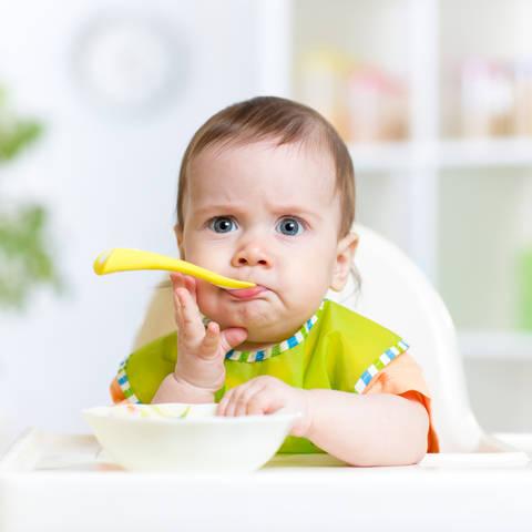 Bebama i djeci treba omogućiti i dati im priliku da dodirnu, osjete i namirišu hranu - Avaz