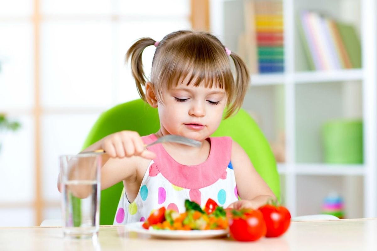 Za djecu do tri godine dnevna potreba za energijom približno iznosi 1.300 kalorija - Avaz