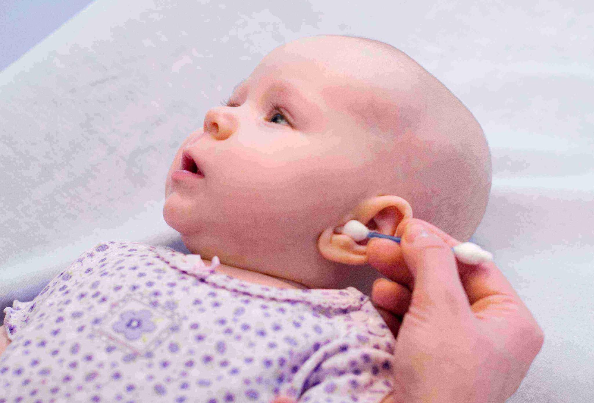 Posebno pažljivo treba čistiti uši kod djece - Avaz
