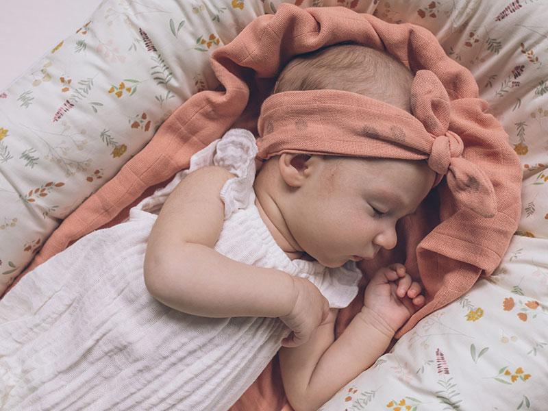 Traku na glavu ne stavljajte bebi dok spava