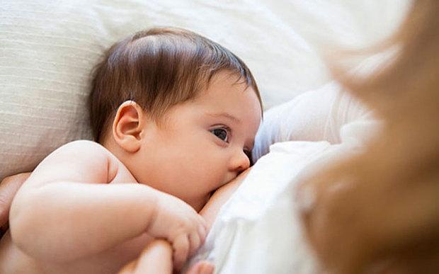 Stručnjaci otkrili kako prepoznati znakove da dijete dobija dovoljno mlijeka