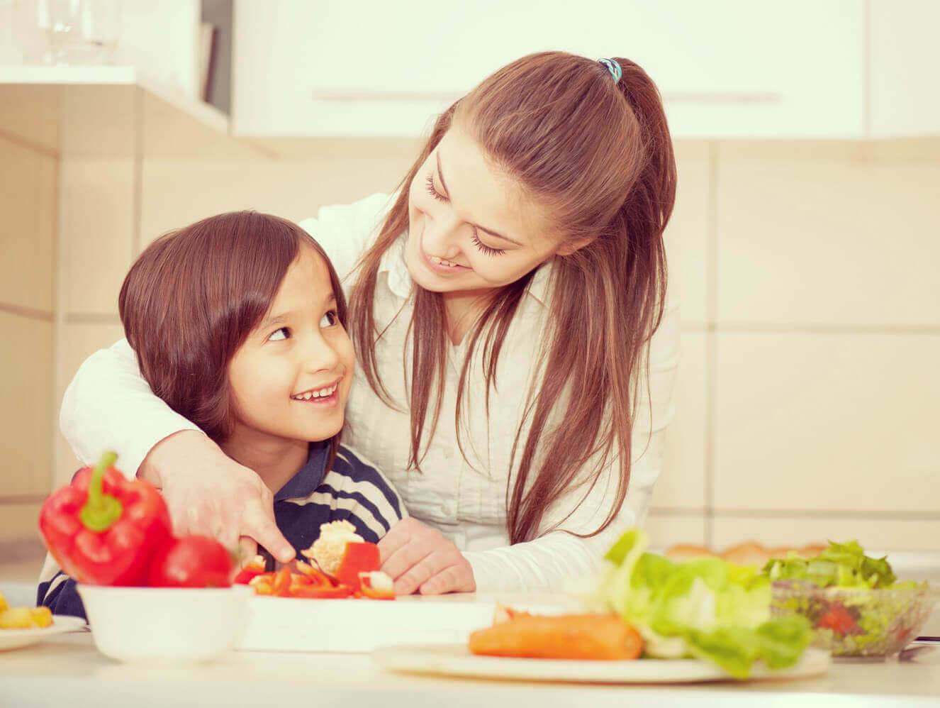 Sa tri obroka voća i povrća te dva mliječna obroka, djeca bi mogla namiriti dnevne potrebe za vitaminima - Avaz