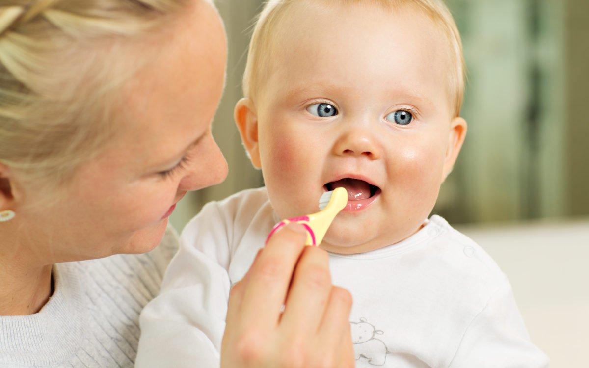 S održavanjem oralne higijene treba započeti odmah po rođenju - Avaz