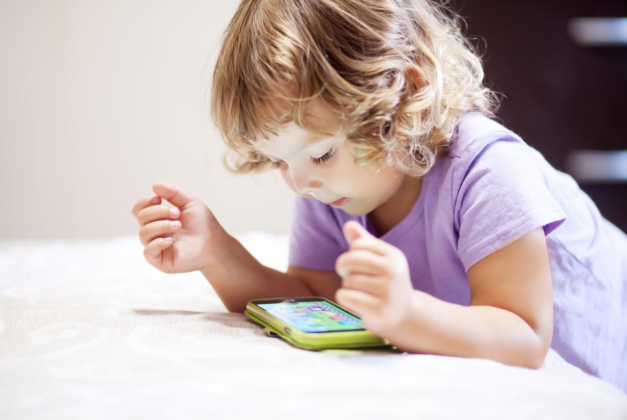 Kako prepoznati da je dijete zavisno od telefona, tableta ili računara