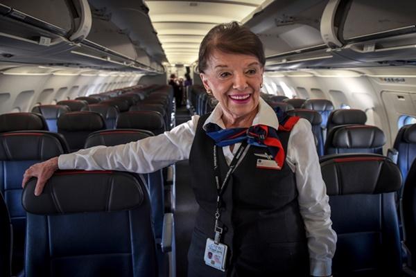 Stjuardesa koja ima najduži radni staž na svijetu: Sa 86 godina još uvijek radi