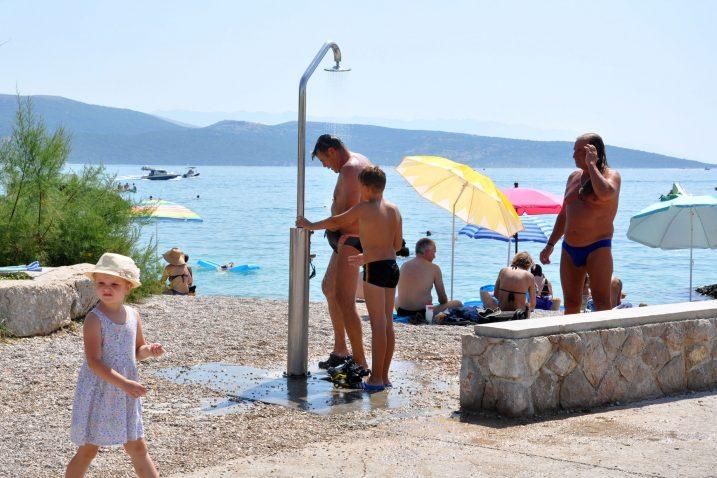 Redukcije vode u Istri: Zabranjeno tuširanje na plažama i kupalištima