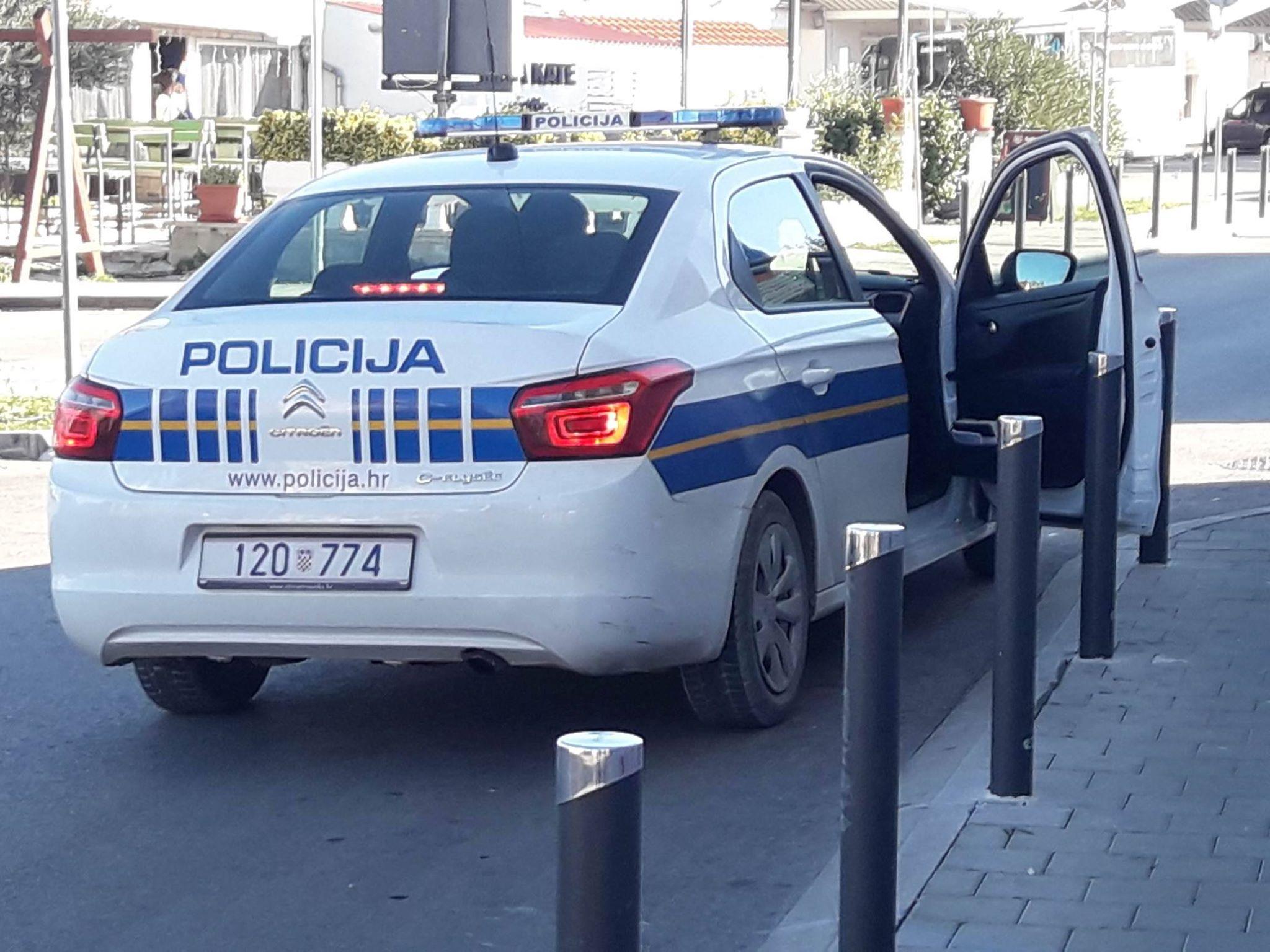 Policija na terenu - Avaz