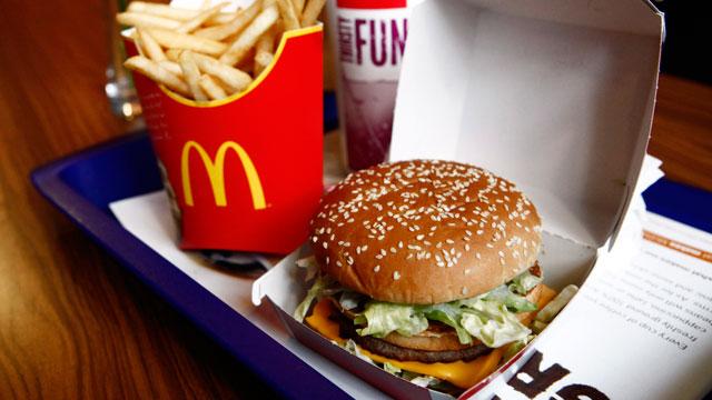 McDonald's prodaje Happy Meal za odrasle, sadrže i igračke