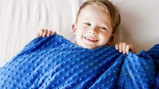 Težak pokrivač pomaže djeci s autizmom da bolje spavaju: Pruža osjećaj sigurnosti i topline 